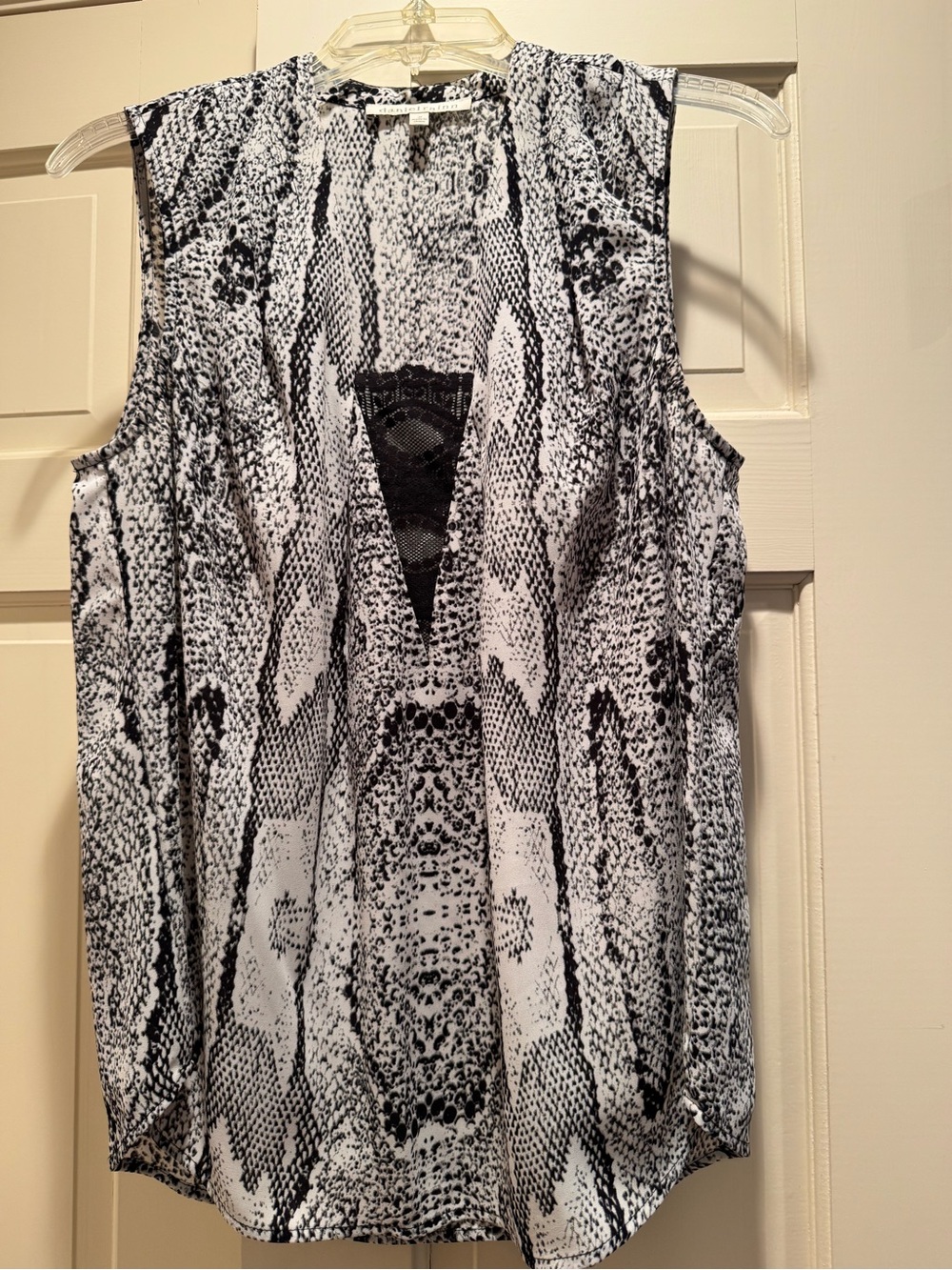 Daniel Rainn Black & White Snake-Print V-Neck Sleeveless Camisole